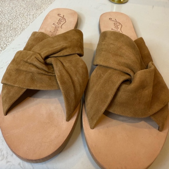 Free People Rio Vista Taupe Sued Flat Sandals Size 36 - Picture 3 of 8